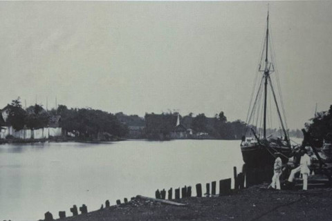 Pelabuhan Cikaobandung pada zaman Hindia Belanda pernah menjadi transit utama untuk bahan-bahan hasil bumi dari berbagai daerah di Jawa Barat, terutama Priangan Timur menuju Batavia. Foto: Rubby Jovan/ANTARA