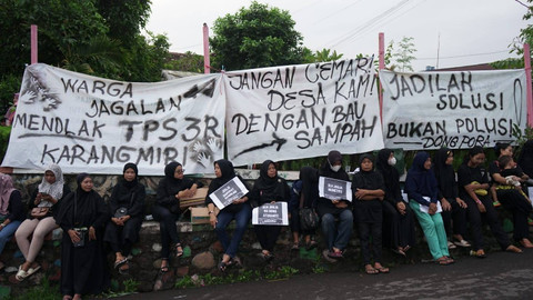Warga Jagalan dan Mrican berdemo menolak keberadaan TPST Karangmiri, Rabu (12/6). Foto: Iqbal/Pandangan Jogja