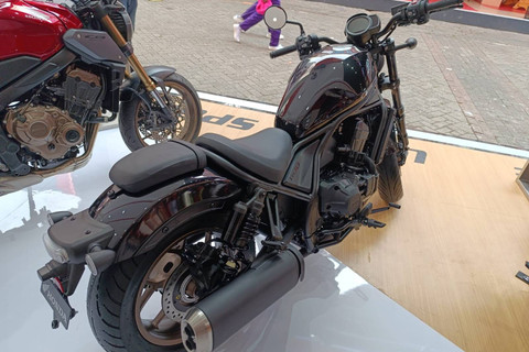 Honda New Rebel 1.100 CC yang di pamerkan Pekan Raya Jakarta (PRJ) atau Jakarta Fair 2024 di JIExpo Kemayoran. Foto: Fitra Andrianto/kumparan