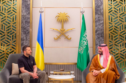 Putra Mahkota Arab Saudi Pangeran MBS terima Presiden Ukraina Zelensky di Jeddah, Rabu (13/6/2024). Foto: KSA Mofa