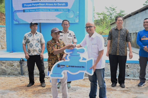 PT Bumi Resources, Tbk (BUMI) membangun proyek penyediaan akses air bersih di Kampung Wangun, Cileungsi, Bogor, Jawa Barat.  Foto: Dok. Bumi Resources
