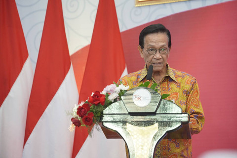 Sultan HB X saat memberi sambutan dalam pengukuhan Kepala OJK DIY, Senin (10/6). Foto: Dok. Pemda DIY