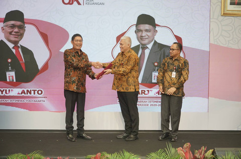 Serah terima jabatan Kepala OJK DIY, Senin (10/6). Foto: Dok Pemda DIY