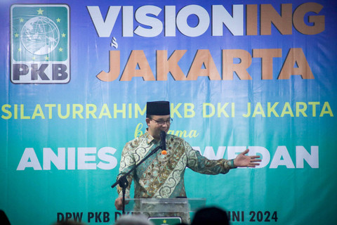 Anies Baswedan memberikan sambutan saat bersilaturahmi ke DPW PKB Jakarta, Kamis (13/6/2024). Foto: Jamal Ramadhan/kumparan