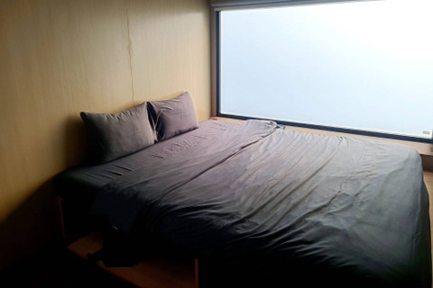 Tempat tidur Bobocabin Pangalengan, Jawa Barat, Jumat (14/6/2024).    Foto: Giovanni/kumparan