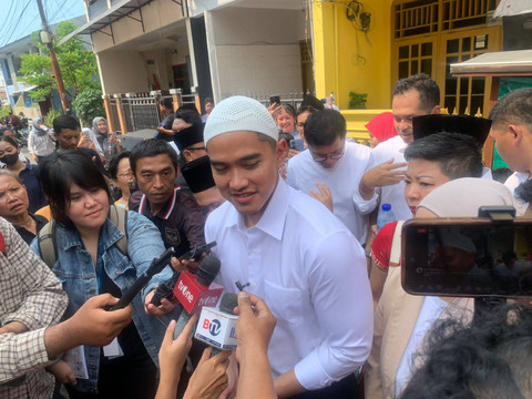 Ketum PSI Kaesang Pangarep usai blusukan di Jalan Cempaka Putih, Jakarta Pusat. Foto: Paulina Herasmaranindar/kumparan