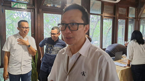 Direktur Utama PT Pertamina Hulu Indonesia (PHI) Sunaryanto dalam acara Bincang Asik Soal Migas Ala PHI (Baso Iga PHI) di Jakarta, Jumat (14/6/2024). Foto: Ghifari/kumparan 