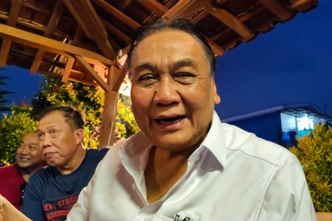 Ketua DPD PDI Perjuangan Jawa Tengah Bambang Wuryanto atau Bambang Pacul ditemui di sebuah kafe di Kabupaten Sleman, Jumat (14/6/2024). Foto: Arfiansyah Panji Purnandaru/kumparan