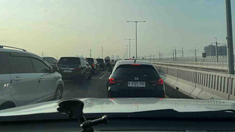 Kepadatan kendaraan di Tol MBZ-Cikampek oleh pemudik di hari libur Idul Adha 2024.  Foto: Dok. Istimewa