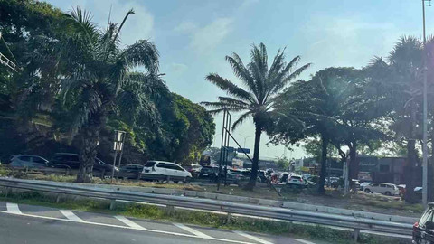 Kepadatan kendaraan di Tol MBZ-Cikampek oleh pemudik di hari libur Idul Adha 2024. Foto: Dok. Istimewa