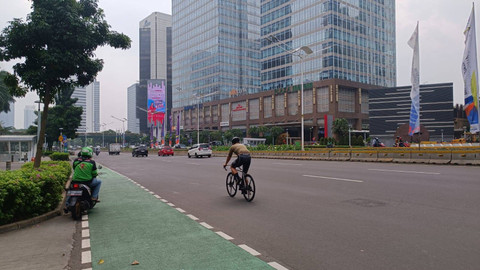 Kawasan Jalan Sudirman dan Bundaran HI tampak lengang di long weekend Idul Adha, Sabtu (15/6). Foto: Fadlan Nuril Fahmi/kumparan