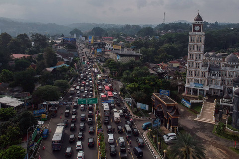 Ilustrasi Simpang Gadog Foto: ANTARA FOTO/Yulius Satria Wijaya