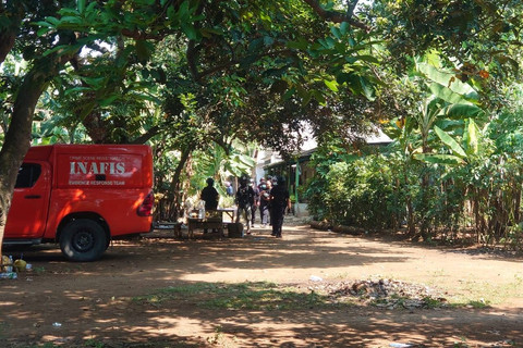 Densus 88 gerebek rumah kontrakan di Cikampek, Karawang, Jawa Barat, Sabtu (15/6/2024). Foto: kumparan