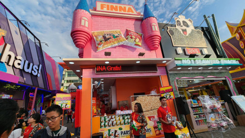 Booth produsen makanan dan bumbu Finna Food di Jakarta Fair 2024, Kamis (13/6/2024). Foto: Azalia Amadea/kumparan 