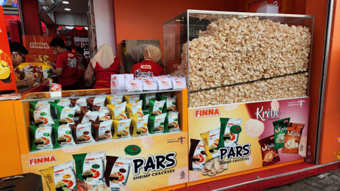 Booth produsen makanan dan bumbu Finna Food di Jakarta Fair 2024, Kamis (13/6/2024). Foto: Azalia Amadea/kumparan 