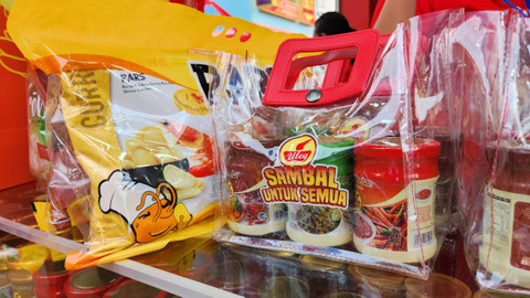 Booth produsen makanan dan bumbu Finna Food di Jakarta Fair 2024, Kamis (13/6/2024). Foto: Azalia Amadea/kumparan 