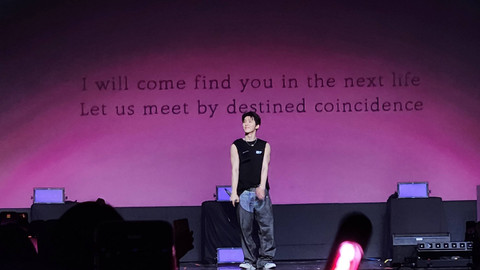 Penampilan Kim Han Bin (B.I) saat konser Hype Up in Jakarta di The Kasablanka Hall, Jakarta, Sabtu (15/6/2024). Foto: Ela Nurlaela/kumparan