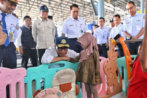 Menhub Budi Karya Sumadi meninjau kesiapan angkutan jelang libur panjang Idul Adha. Foto: Dok. Kemenhub