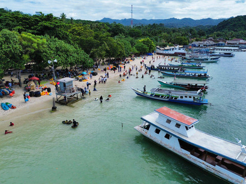 Pantai Mutun, Sabtu (15/6/2024) | Foto: Roza Hariqo / Lampung Geh
