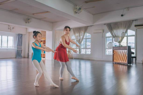 Ilustrasi Tekanan Yang Harus Di Berikan Dalam Senam Ritmik Adalah, Foto: Unsplash/Edwin Tan.