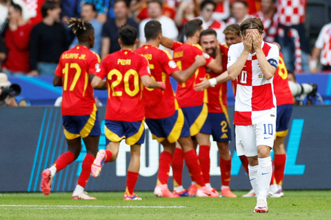 Selebrasi pemain Timnas Spanyol usai mencetak gol ke gawang Timnas Kroasia pada pertandingan Grup B Piala Eropa 2024 di Olympiastadion, Berlin, Jerman, Sabtu (15/6/2024). Foto: Odd Andersen/AFP