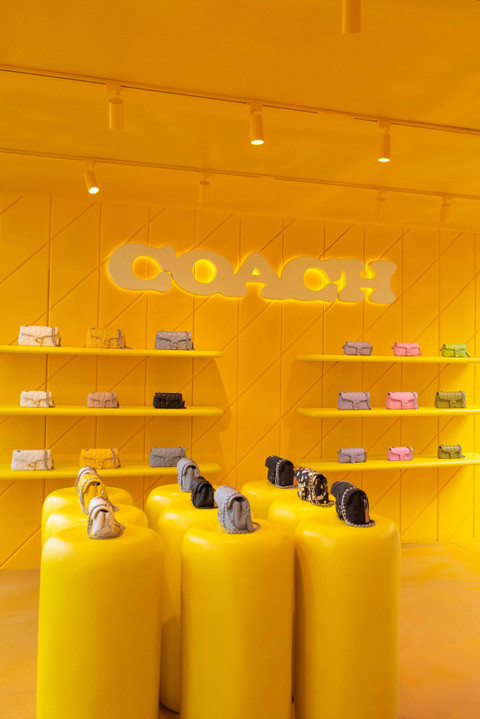 Coach Rayakan Koleksi Tas Tabby dengan Instalasi Pop Up di FINNS Beach Club Bali. Foto: Dok. Coach