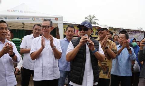 Menteri Perdagangan Republik Indonesia Zulkifli Hasan didampingi oleh Plh. Gubernur Lampung Fahrizal Darminto, melakukan pemantauan harga dan pasokan bahan kebutuhan pokok di Pasar Natar Kabupaten Lampung Selatan | Foto : Ist