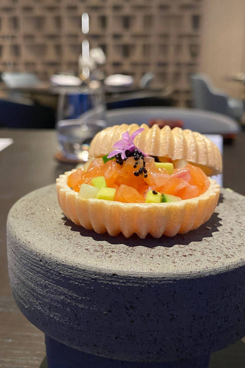 Marinated Salmon, salah satu menu andalan chef Keyaki Japanese Restaurant, Jakarta. Foto: Judith Aura/kumparan