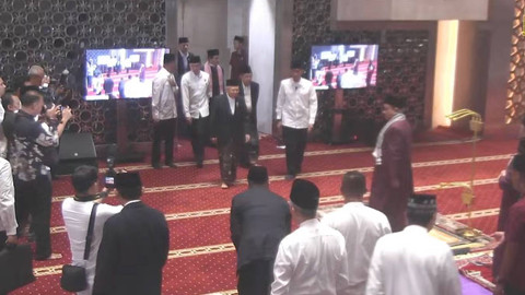 Wakil Presiden Ma'ruf Amin tiba untuk melaksanakan Salat Idul Adha 1445 H di Masjid Istiqlal, Jakarta, Senin (17/6/2024).   Foto: Youtube/Masjid Istiqlal TV