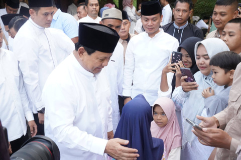 Presiden terpilih Prabowo Subianto usai melaksanakan Salat Idul Adha 1445 H di Hambalang, Bogor, Senin (17/6/2024). Foto: Tim Media Prabowo Subianto