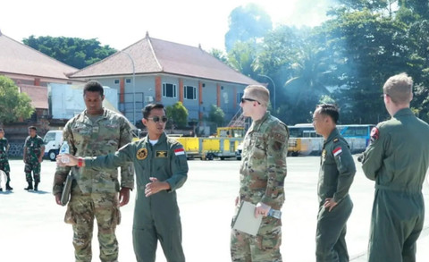 Koordinasi TNI AU dan US Pacific Air Forces (US PACAF) menjelang kedatangan pesawat F-22 Raptor di Lanud I Gusti Ngurah Rai, Badung, Bali, pada 11-13 Juni 2024. Foto: Dok. TNI AU