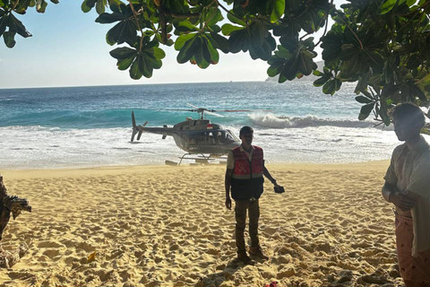 Evakuasi 3 Turis Qatar terseret arus Pantai Klingking, Bali. Foto: Dok. Polsek Nusa Penida