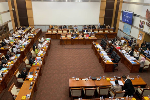 Rapat Komisi I DPR RI bersama perwakilan pemerintah tentang pembahasan 5 RUU Ratifikasi bidang pertahanan (India, Prancis, kamboja, Brazil dan UEA) di kompleks DPR, Senayan, Jakarta, pada Rabu (19/6/2024). Foto: Luthfi Humam/kumparan