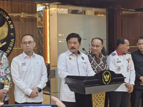 Menko Polhukam Hadi Tjahjanto memberikan keterangan usia rakor tingkat menteri terkait judi online. Foto: Nadia Riso/kumparan