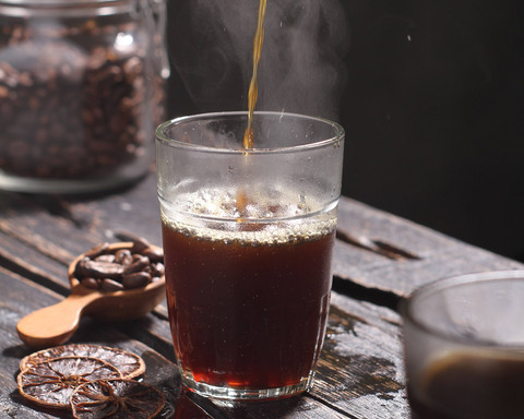 Ilustrasi Menyeduh Kopi. Foto: Ricky_herawan/Shutterstock