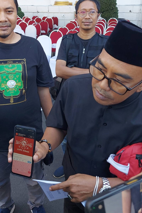 Ali Mahfud (50), warga Kecamatan Rungkut, Surabaya, melaporkan akun X @pasifisstate dugaan pelecehan logo NU dengan nama 'Ulama Nambang' ke Polrestabes Surabaya, Kamis (20/6/2024). Foto: Dok. Istimewa
