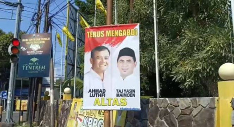 Baliho Ahmad Luthfi dan Taj Yasin Maimoen untuk Pilgub Jateng 2024 terpasang di sejumlah sudut Kota Semarang pada Kamis (20/6). Foto: Intan Alliva/kumparan