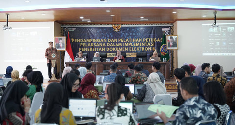 Kanwil BPN Kalbar menggelar pendampingan dan pelatihan petugas pelaksana dalam implementasi penerbitan dokumen elektronik. Foto: Dok. Kanwil BPN Kalbar