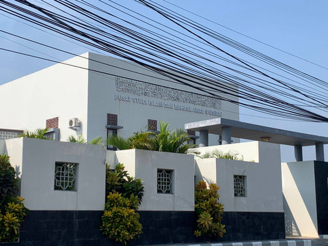 Pusat Studi Islam dan Bahasa Arab (Pusiba) di Jalan kiyai H. Noer Ali, Babelan, Kota Bekasi, Jawa Barat pada Jumat (21/6/2024). Foto: Luthfi Humam/kumparan