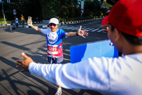 Sejumlah peserta berlari saat mengikuti Jakarta International Marathon (JAKIM) 2024 di kawasan Melawai, Jakarta, Minggu (23/6/2024). Foto: Iqbal Firdaus/kumparan