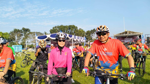 Kapolres Lampung Timur, AKBP M. Rizal Muchtar saat mengikuti acara Fun Bike. | Foto: Puput Octaviani/Lampung Geh
