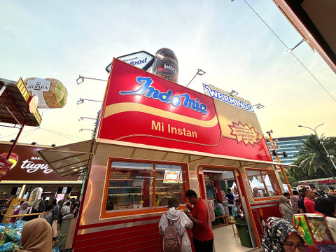 Salah satu booth Warmindo di PRJ 2024. Foto: Wina Ramadhani/kumparan
