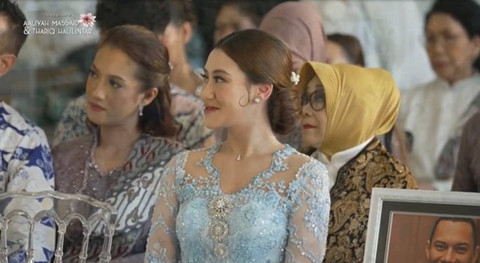 Momen lamaran Thariq Halilintar dan Aaliyah Massaid. Foto: Dok. YouTube/ Thariq Halilintar