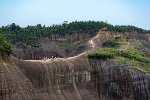 Pegunungan Gaoyi yang punya formasi batuan mirip pisau. Foto: 52691989/Shutterstock