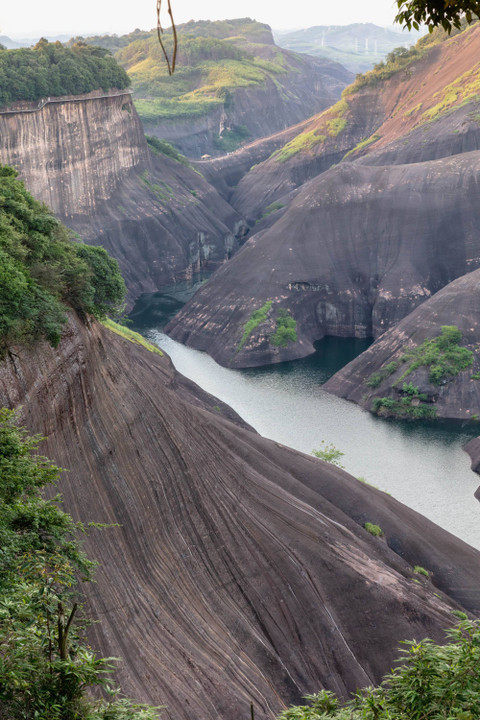 Pegunungan Gaoyi yang punya formasi batuan Gaoqi Ling yang mirip pisau. Foto: RockyYan/Shutterstock