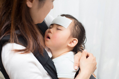 Ilustrasi Anak Demam Foto: ucchie79/Shutterstock