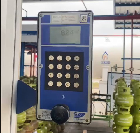 Pertamina Patra Niaga gelar sidak takaran isi tabung LPG 3 kg di Stasiun Pengisian dan Pengangkutan Bulk Elpiji (SPPBE) di Provinsi Riau. Foto: Dok. Istimewa