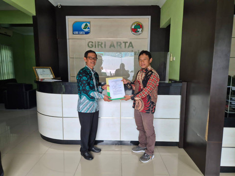 General Manager Giri Arta Syariah, Wahyu Purwanto (kiri). Foto: Dok. KSPPS Giri Arta Syariah