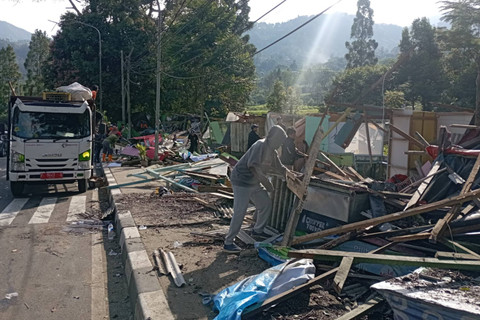 Suasana penertiban PKL di Puncak, Senin (24/6/2024). Foto: Dok. kumparan