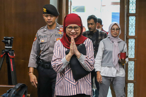 Mantan Direktur Utama Pertamina, Galaila Karen Kardinah alias Karen Agustiawan bersiap menjalani sidang putusan terkait kasus korupsi Liquified Natural Gas (LNG) di Pengadilan Tipikor, Jakaeta, Senin (24/6/2024). Foto: Iqbal Firdaus/kumparan